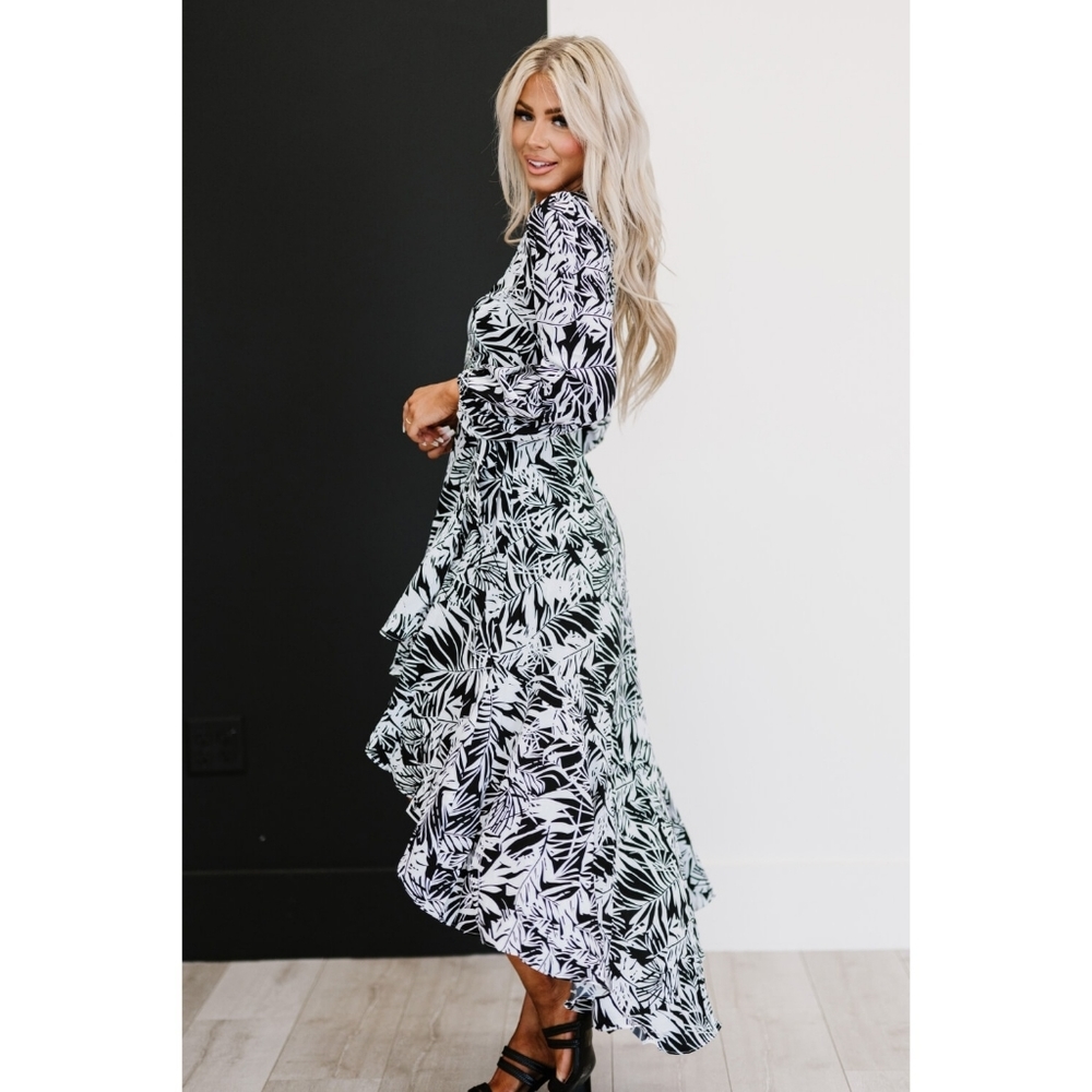 Dress Day Vintage Vineyard Botanical Print High-Low Dress in Black - Picture 4 of 7
